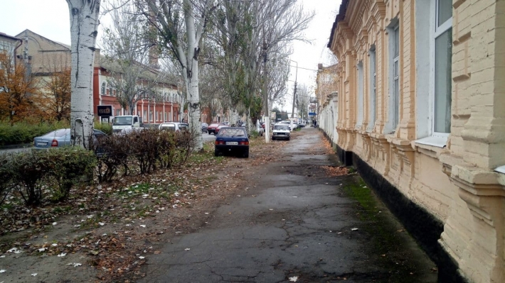 В Мелитополе возле управления полиции "заповедник" автохамов (фото)
