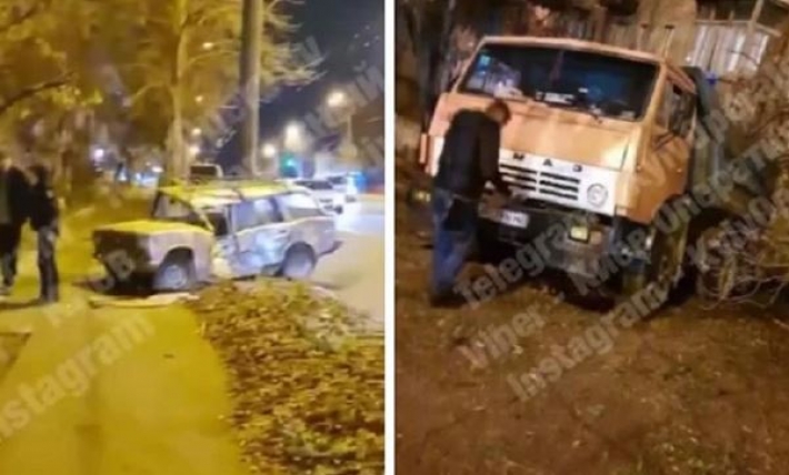 В Киеве грузовик въехал в жилой дом, скатившись по дороге (видео)