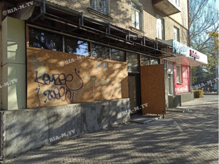Курьезы: в Мелитополе устроили распродажу с препятствием (фото)