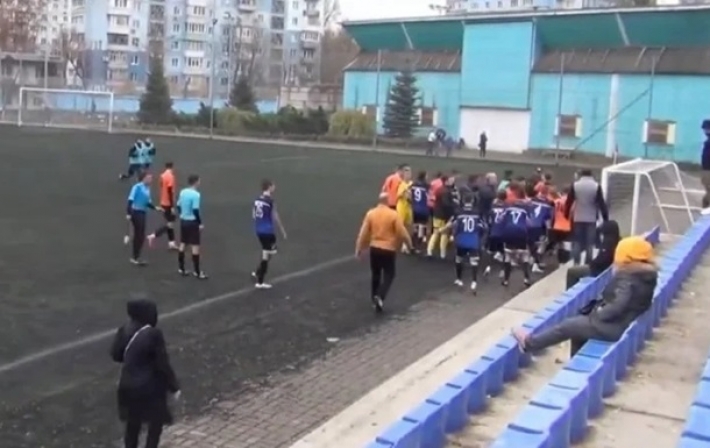 В матче юношеского чемпионата Украины подрались дети и родители (видео)