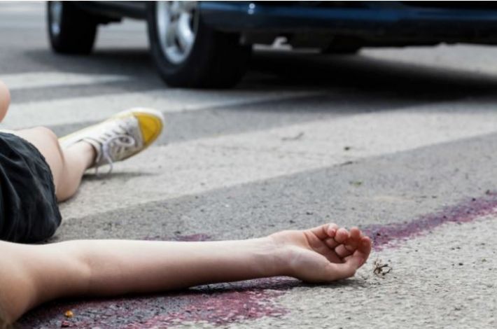 В Запорожье легковушка сбила 15-летнюю девушку