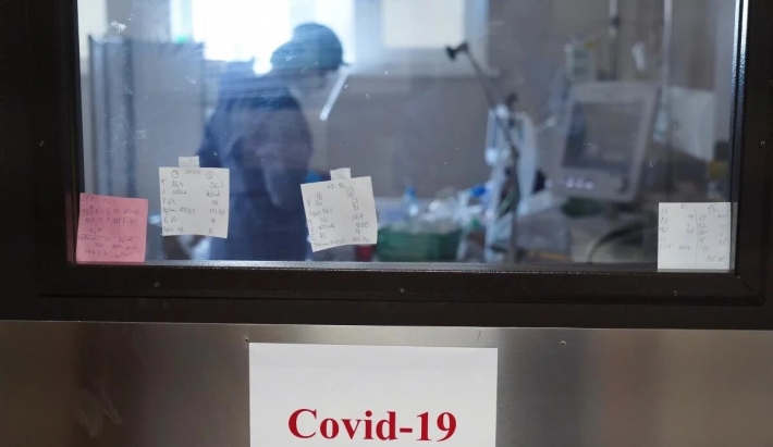 В Борисполе пациент с COVID-19 принес с собой гранату в больницу