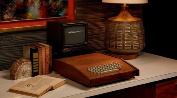 Оригинальный компьютер Apple, созданный Стивом Джобсом 45 лет назад, продали на аукционе