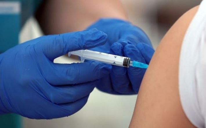 Сколько жителей Мелитополя за сутки от ковида вакцинировались