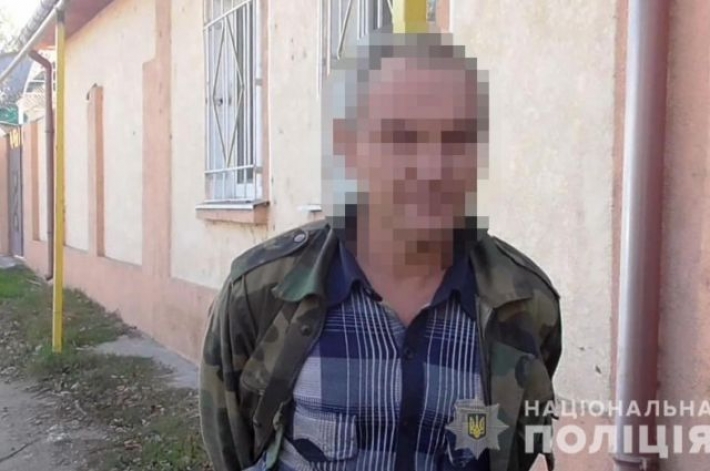Заподозрил в воровстве: в Одесской области мужчина приковал цепью работника