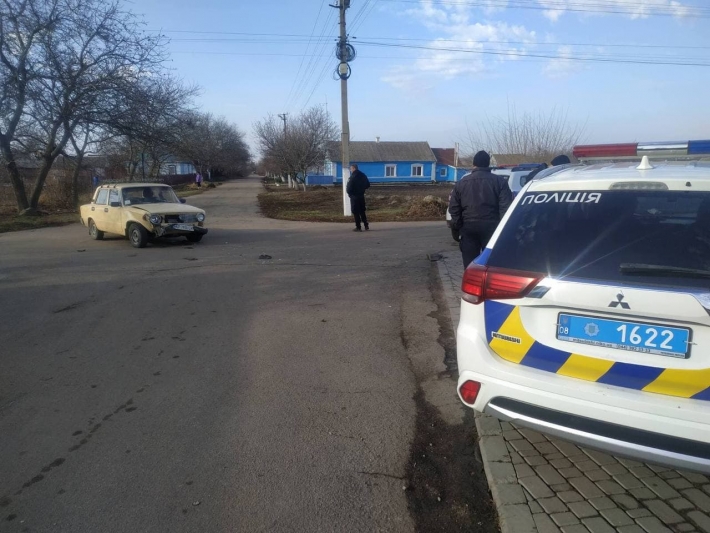 В Запорожской области ВАЗ врезался в полицейскую машину (фото)
