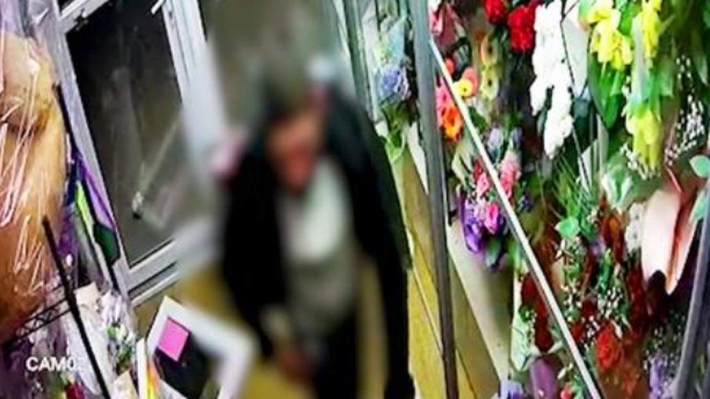 Под Киевом задержали серийного грабителя цветочных магазинов: видео