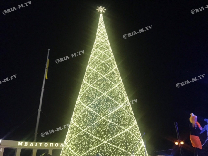 Мелитополь Новый год встретит с новой елкой на площади