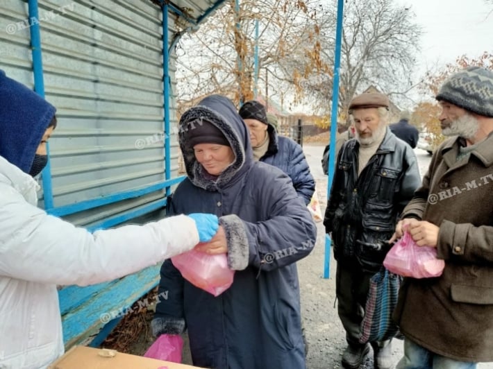Чем в Мелитополе бездомных кормят (фото)