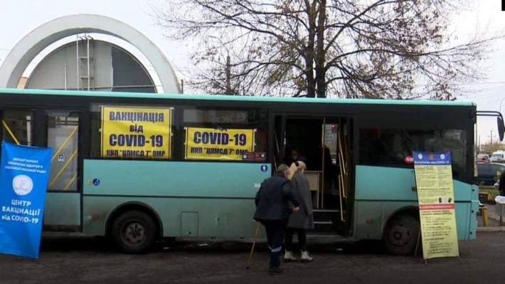 В Запорожье начнется выездная вакцинация в автобусе