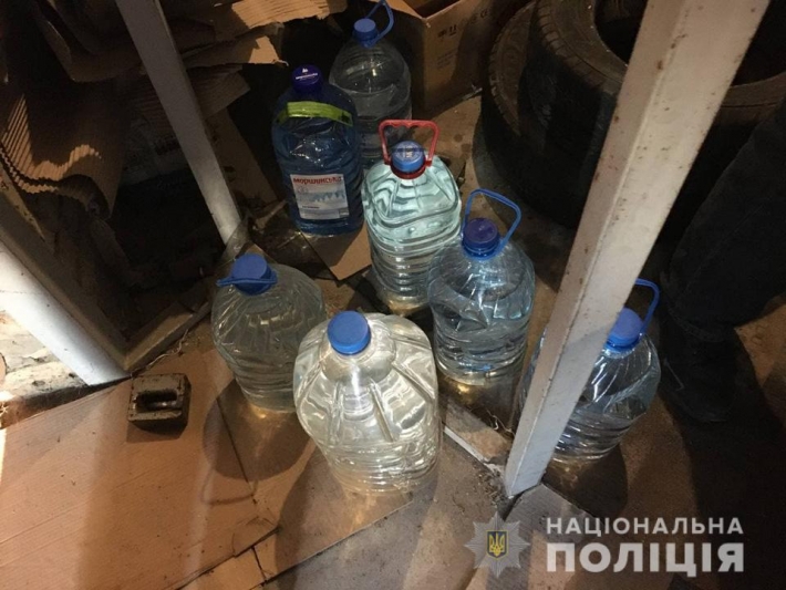 В Запорожье прикрыли подпольный цех алкоголя (фото)