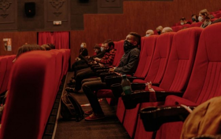 В Ивано-Франковске школьник застрял в кресле кинотеатра: как спасали ребенка (фото)