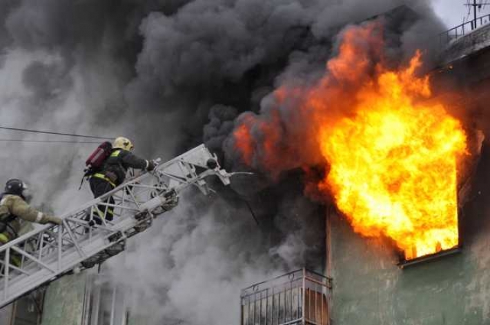 В Запорожье во время пожара в многоэтажке спасли трех человек