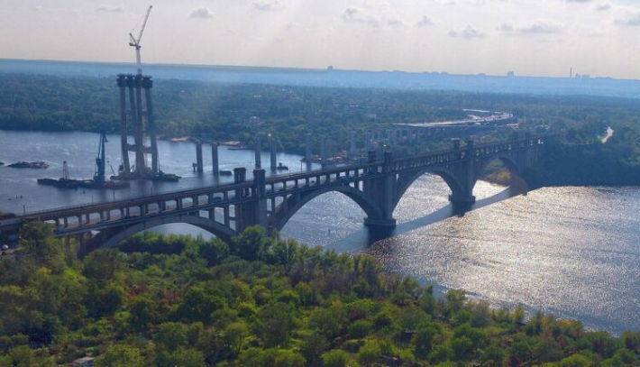 В Запорожье девушка хотела покончить с собой и спрыгнула с моста