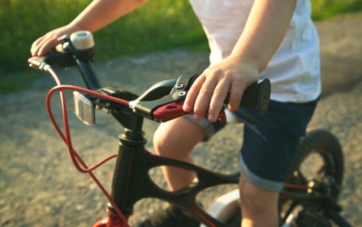 В Мелитополе возле школы украли детский велосипед (фото)
