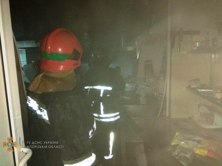 Спасатели рассказали подробности масштабного пожара в кафе в Бердянске