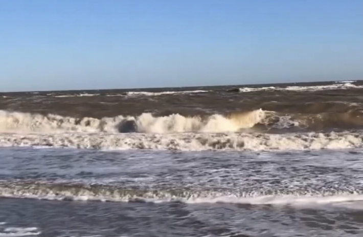 В Кирилловке море "съело" пляж (видео)
