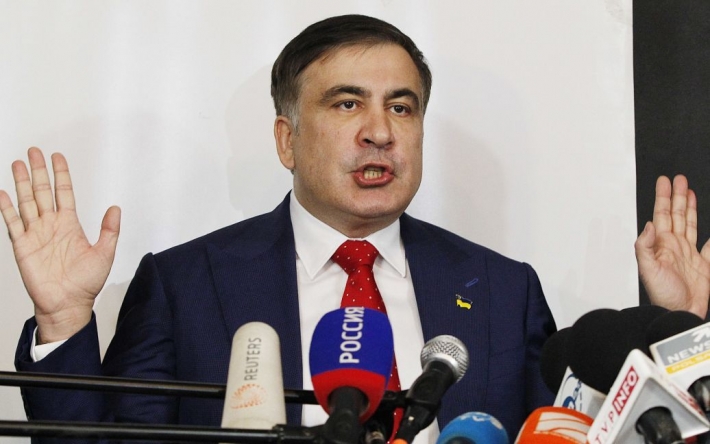 Вынесли на носилках: Саакашвили потерял сознание в тюремной больнице