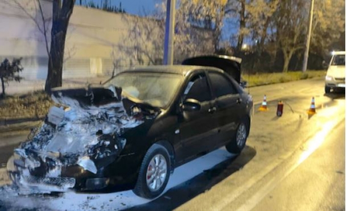 ДТП с "огоньком": в Киеве пьяный устроил аварию и сжег автомобиль, фото