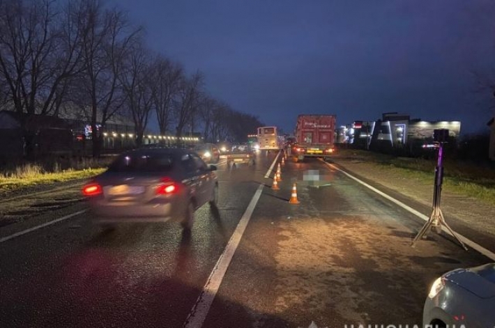 Во Львовской области грузовик сбил 22-летнего мужчину: он погиб на месте