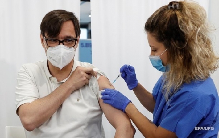 В Австрии вводят обязательную COVID-вакцинацию