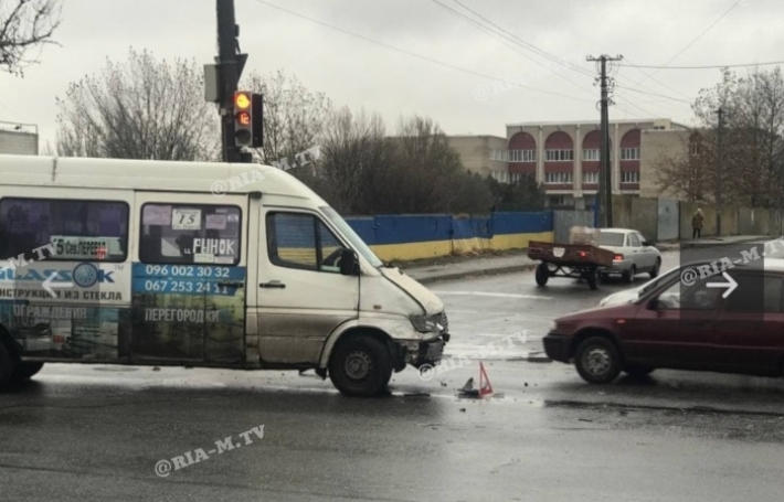 В Мелитополе маршрутка с пассажирами попала в ДТП (видео)