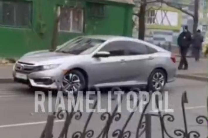В Мелитополе водитель под кайфом попал в ДТП и сбежал (видео)