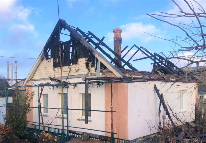 В Запорожской области из-за пожара люди остались без крыши над головой