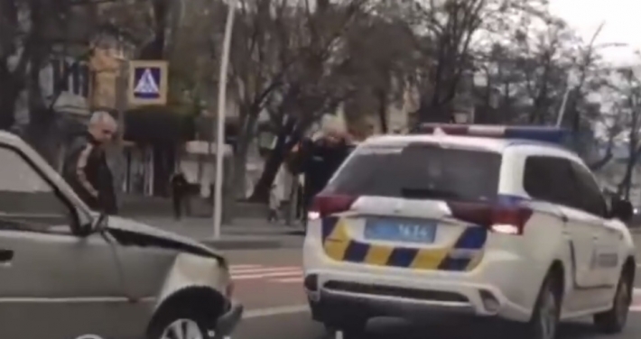 В Мелитополе автомобиль полиции попал в ДТП (видео)