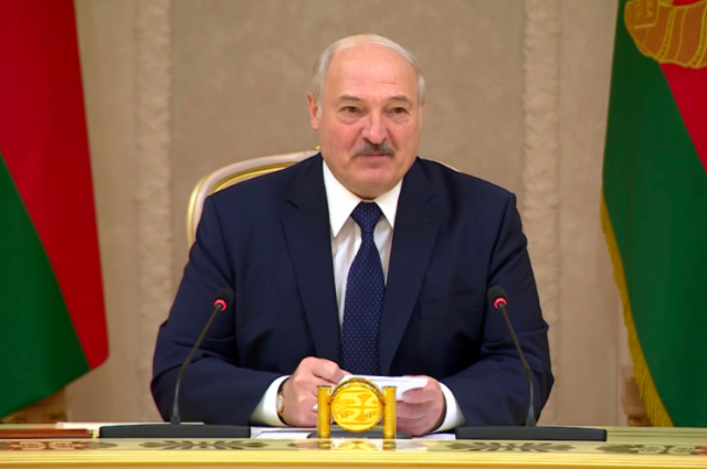 Лукашенко призвал Германию принять около 2 тысяч мигрантов: она отказалась