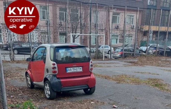 Дети потерпят: в сети показали фото уникального "героя парковки" в Киеве