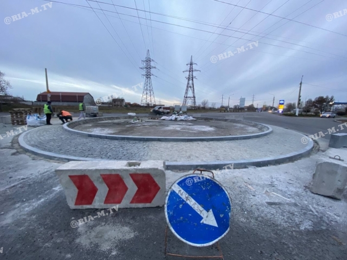 В Мелитополе начался монтаж второго кругового движения на Каховском шоссе (фото, видео)
