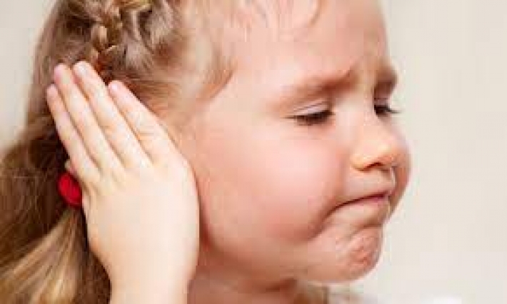 Что делать, если болит ухо: советы от доктора Комаровского