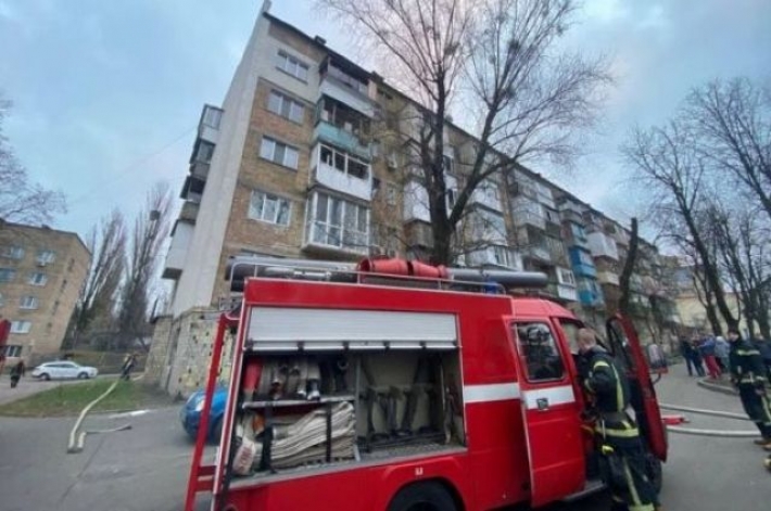В Киеве произошел взрыв в жилом доме: эвакуировали 15 человек