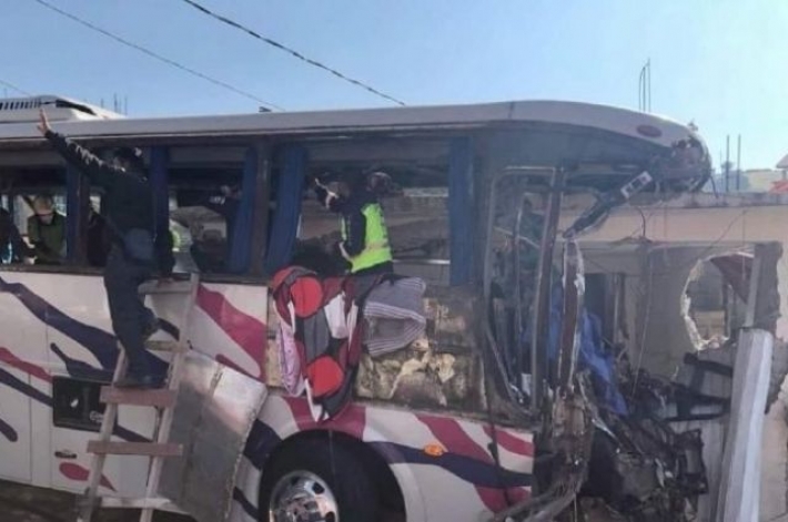 В Мексике автобус врезался в дом: погибли почти 20 человек
