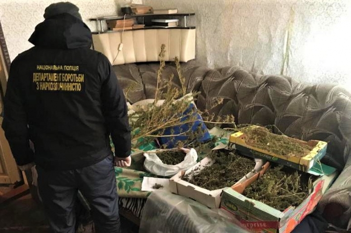 В Запорожской области отец и сын хранили наркотиков на 400 тыс. (фото)