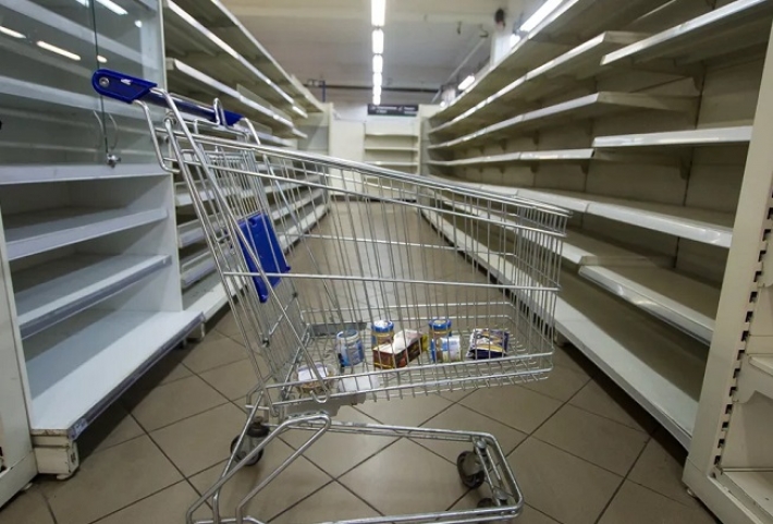 Полки пустуют - в Мелитополе магазины жалуются на бедность людей (видео)