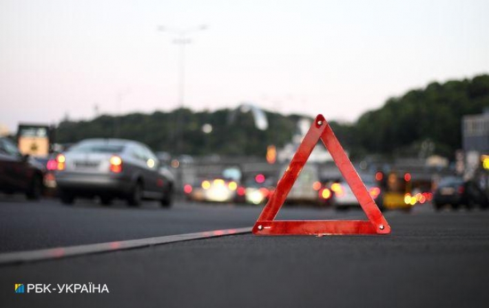 В Киеве на Столичном шоссе произошло ДТП с участием пяти автомобилей: движение затруднено
