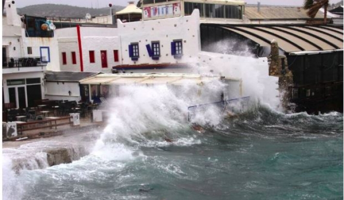 На Стамбул обрушился смертельный ураган: фото и видео 
