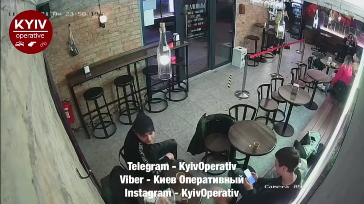 "Прославились" на весь город: в Киеве мужчины пошли на странную кражу в кафе, видео