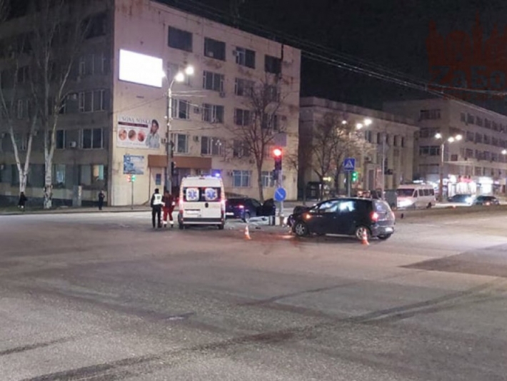 В центре Запорожья произошло серьезно ДТП с пострадавшими (фото)