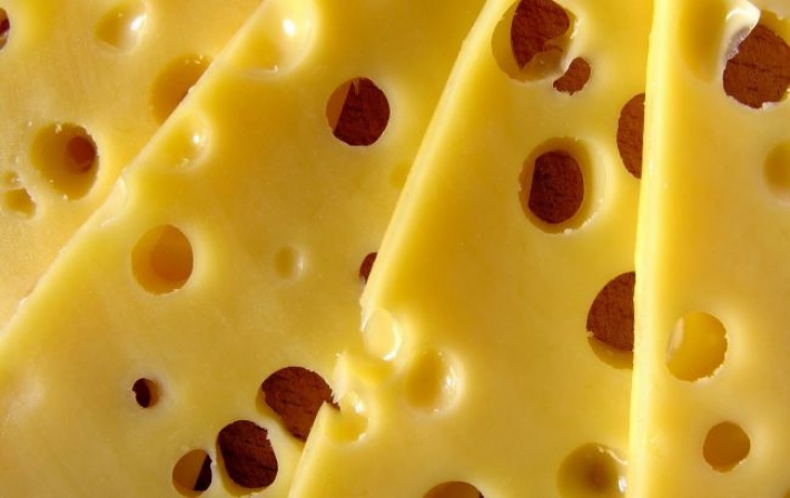 Ученые назвали неожиданную пользу сыра: укрепляет организм и помогает похудеть