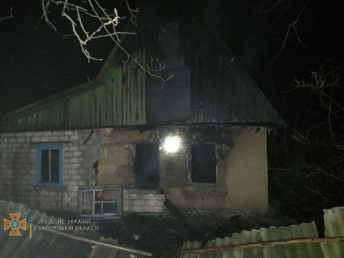 В Запорожье во время пожара погибла пожилая женщина (фото)