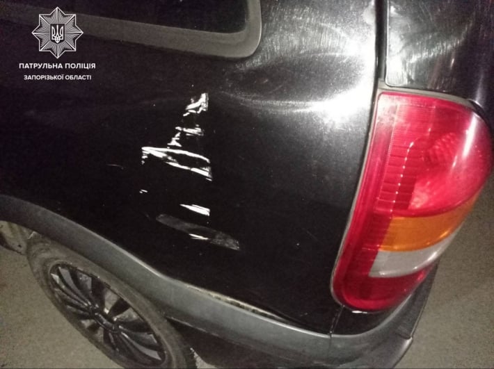 В Запорожье пьяный водитель протаранил припаркованные автомобили