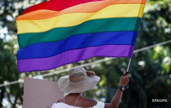 В Чили легализовали однополые браки (видео)