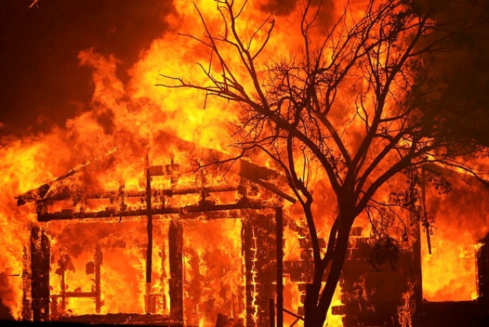 Под Запорожьем за три часа полностью сгорел частный дом (фото)