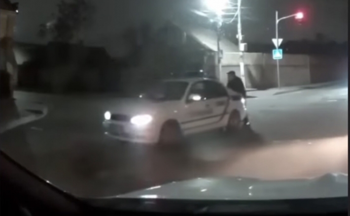 В Мелитополе автомобиль полиции заглох посреди перекрестка