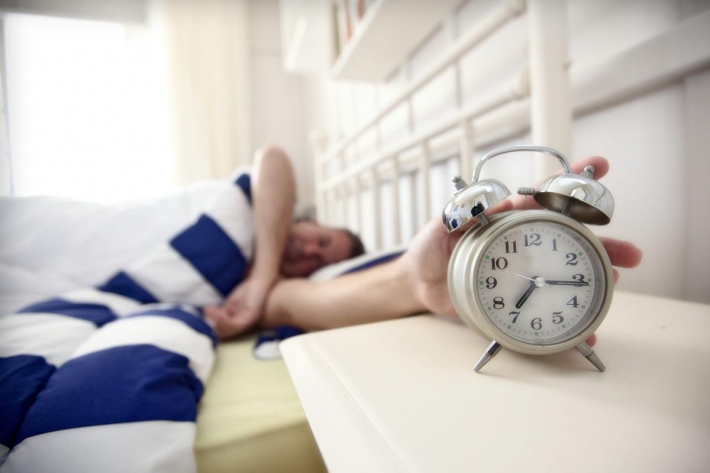 Чем опасна привычка ставить на утро несколько будильников