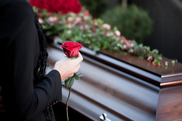 В Запорожской области перепутали покойников - заметили на похоронах