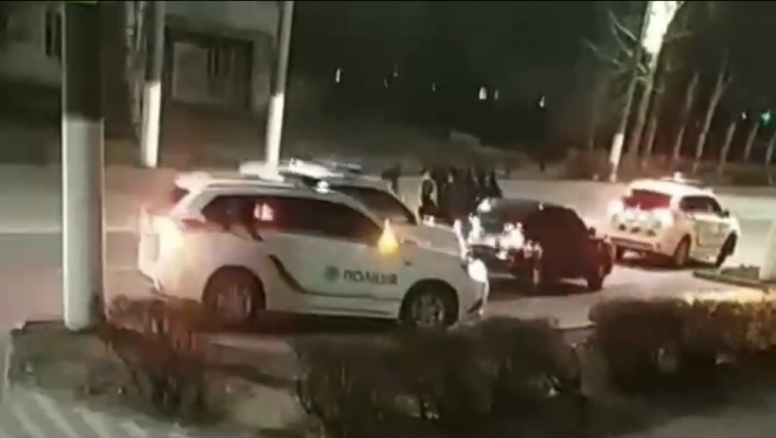 Полицейские сразу на нескольких авто задерживали в Мелитополе пьяного водителя